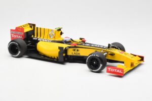 Renault F1 Team R30 #11 V. Petrov Showcar F1 2010 Minichamps 1:18 150100082 Metaal — afbeelding 4 van 6
