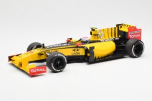 Renault F1 Team R30 #11 V. Petrov Showcar F1 2010 Minichamps 1:18 150100082 Metaal