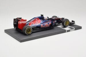 Scuderia Toro Rosso STR10 Renault #33 M. Verstappen Australian GP 2015 Minichamps 1:18 117150033 Hars — afbeelding 3 van 7