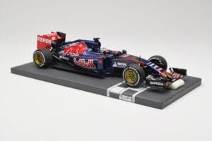 Scuderia Toro Rosso STR10 Renault #33 M. Verstappen Australian GP 2015 Minichamps 1:18 117150033 Hars — afbeelding 4 van 7