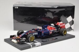 Scuderia Toro Rosso STR10 Renault #33 M. Verstappen Australian GP 2015 Minichamps 1:18 117150033 Hars — afbeelding 7 van 7