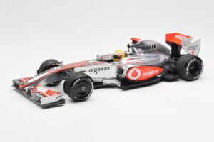 McLaren MP4-24 #1 L. Hamilton 2009 Dealer Edition Minichamps 1:18 503091801 Metaal