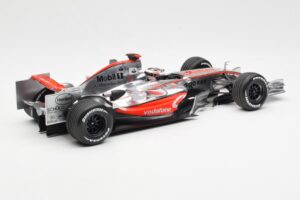 McLaren MP4-22 Mercedes #1 F. Alonso Presentation Valencia 2007 Minichamps 1:18 538071871 Metaal — afbeelding 2 van 6