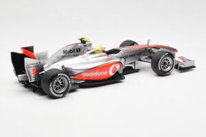 Vodafone McLaren Mercedes MP4-25 #3 L. Hamilton F1 Showcar 2010 Minichamps 1:18 530101872 Metaal — afbeelding 2 van 6