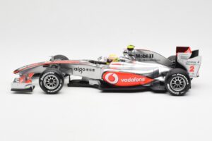 Vodafone McLaren Mercedes MP4-25 #3 L. Hamilton F1 Showcar 2010 Minichamps 1:18 530101872 Metaal — afbeelding 3 van 6
