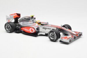 Vodafone McLaren Mercedes MP4-25 #3 L. Hamilton F1 Showcar 2010 Minichamps 1:18 530101872 Metaal — afbeelding 4 van 6