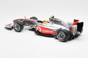 Vodafone McLaren Mercedes MP4-25 #3 L. Hamilton F1 Showcar 2010 Minichamps 1:18 530101872 Metaal — afbeelding 5 van 6