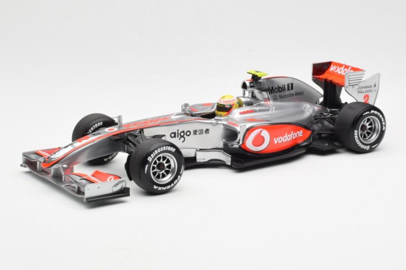 Vodafone McLaren Mercedes MP4-25 #3 L. Hamilton F1 Showcar 2010 Minichamps 1:18 530101872 Metaal