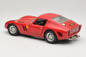 Ferrari 250 GTO Rood Bburago 1:18 B003 Metaal — afbeelding 7 van 8