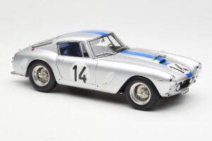 Ferrari 250 GT SWB #14 P. Noblet / J. Guichet Team Noblet 3rd Place 24 Hours of Le Mans 1961 CMC 1:18 M-079 Metaal — afbeelding 4 van 6