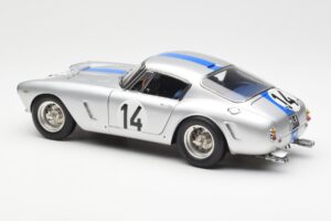 Ferrari 250 GT SWB #14 P. Noblet / J. Guichet Team Noblet 3rd Place 24 Hours of Le Mans 1961 CMC 1:18 M-079 Metaal — afbeelding 5 van 6