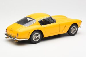 Ferrari 250 GT SWB Geel CMC 1:18 M-054 Metaal — afbeelding 2 van 6