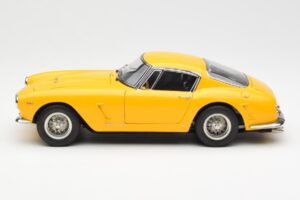 Ferrari 250 GT SWB Geel CMC 1:18 M-054 Metaal — afbeelding 3 van 6