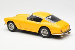 Ferrari 250 GT SWB Geel CMC 1:18 M-054 Metaal — afbeelding 5 van 6