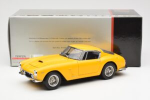 Ferrari 250 GT SWB Geel CMC 1:18 M-054 Metaal — afbeelding 6 van 6