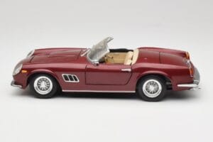 Ferrari 250 GT California Spider LWB Donkerrood Hot Wheels 1:18 25727 Metaal — afbeelding 4 van 8
