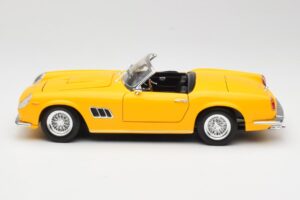 Ferrari 250 GT California Spider Geel Hot Wheels 1:18 23905 Metaal — afbeelding 4 van 8