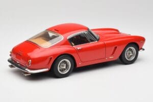 Ferrari 250 GT SWB Rood CMC 1:18 M-046 Metaal — afbeelding 2 van 6