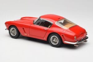 Ferrari 250 GT SWB Rood CMC 1:18 M-046 Metaal — afbeelding 5 van 6