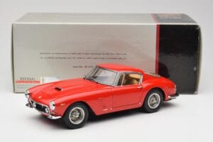 Ferrari 250 GT SWB Rood CMC 1:18 M-046 Metaal — afbeelding 6 van 6