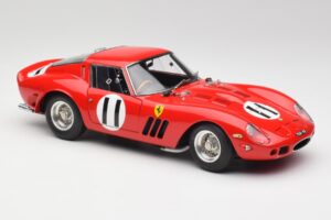 Ferrari 250 GTO #11 J. Surtees / M. Parkes Paris 1000km 1962 CMC 1:18 M-249 Metaal — afbeelding 4 van 6