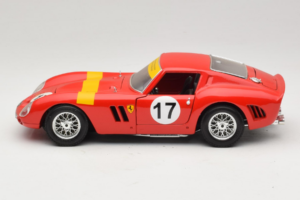 Ferrari 250 GTO #17 Bburago Sammlerborse Rood Bburago 1:18 3007-P1 Metaal — afbeelding 4 van 8