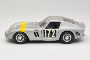 Ferrari 250 GTO #172 L. Bianchi / G. Berger Tour de France 1962 Zilver Gelimiteerde Editie Bburago 1:18 3011-S1 Metaal — afbeelding 4 van 8