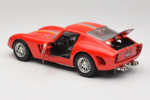 Ferrari 250 GTO #19 Rood Strepen 1962 Bburago 1:18 3011-P3 Metaal — afbeelding 5 van 8