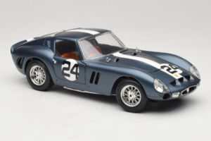 Ferrari 250 GTO #24 Blauw Witte Streep 1962 Bburago 1:18 3011-B2 Metaal — afbeelding 6 van 8