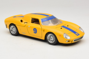 Ferrari 250 LM #9 Geel 1965 Bburago 1:18 3033-Y1 Metaal — afbeelding 6 van 8