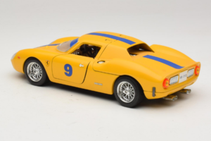 Ferrari 250 LM #9 Geel 1965 Bburago 1:18 3033-Y1 Metaal — afbeelding 7 van 8
