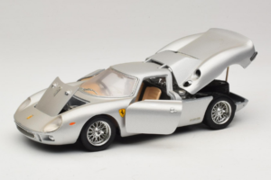 Ferrari 250 LM Zilver Bburago 1:18 3033-S1 Metaal — afbeelding 2 van 8