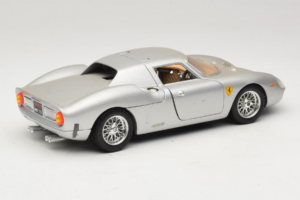 Ferrari 250 LM Zilver Bburago 1:18 3033-S1 Metaal — afbeelding 3 van 8