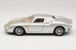 Ferrari 250 LM Zilver Bburago 1:18 3033-S1 Metaal — afbeelding 4 van 8