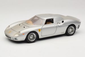 Ferrari 250 LM Zilver Bburago 1:18 3033-S1 Metaal