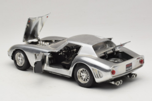 Ferrari 275 GTB Chrome Zilver Guiloy 1:18 B004 Metaal — afbeelding 5 van 8