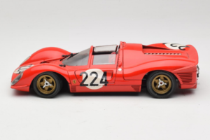 Ferrari 330 P4 #224 Rood 1967 Revell 1:18 48825-P2 Metaal — afbeelding 4 van 7