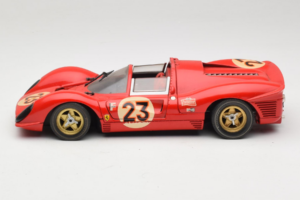 Ferrari 330 P4 #23 L. Bandini / C. Amon 24 Hours of Daytona Winner 1967 Revell 1:18 48833 Metaal — afbeelding 4 van 8