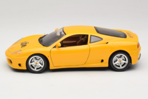 Ferrari 360 Modena 25 Jahre FMC Geel Bburago 1:18 3358-Y1 Metaal — afbeelding 4 van 8