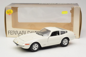 Ferrari 365 GTB/4 Daytona Berlina Wit Techno Giodi 1:18 74007 Metaal — afbeelding 8 van 8