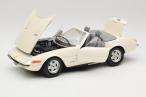 Ferrari 365 GTS/4 Spider Wit Techno Giodi 1:18 40028 Metaal — afbeelding 2 van 8