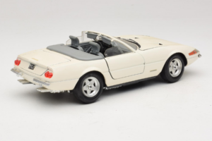 Ferrari 365 GTS/4 Spider Wit Techno Giodi 1:18 40028 Metaal — afbeelding 3 van 8