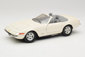 Ferrari 365 GTS/4 Spider Wit Techno Giodi 1:18 40028 Metaal