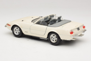 Ferrari 365 GTS/4 Spider Wit Techno Giodi 1:18 40028 Metaal — afbeelding 7 van 8