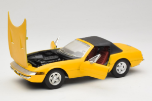 Ferrari 365 GTS Geel Met Zwart Dak Solido 1:18 8018 Metaal — afbeelding 2 van 8
