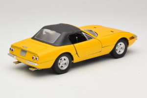 Ferrari 365 GTS Geel Met Zwart Dak Solido 1:18 8018 Metaal — afbeelding 3 van 8