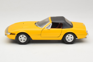 Ferrari 365 GTS Geel Met Zwart Dak Solido 1:18 8018 Metaal — afbeelding 4 van 8
