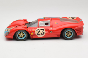 Ferrari 412P #23 W. Mairesse / J. Beurlys Le Mans 1967 Rood Revell 1:18 48826 Metaal — afbeelding 4 van 8