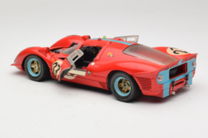 Ferrari 412P #23 W. Mairesse / J. Beurlys Le Mans 1967 Rood Revell 1:18 48826 Metaal — afbeelding 5 van 8