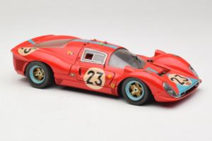 Ferrari 412P #23 W. Mairesse / J. Beurlys Le Mans 1967 Rood Revell 1:18 48826 Metaal — afbeelding 6 van 8